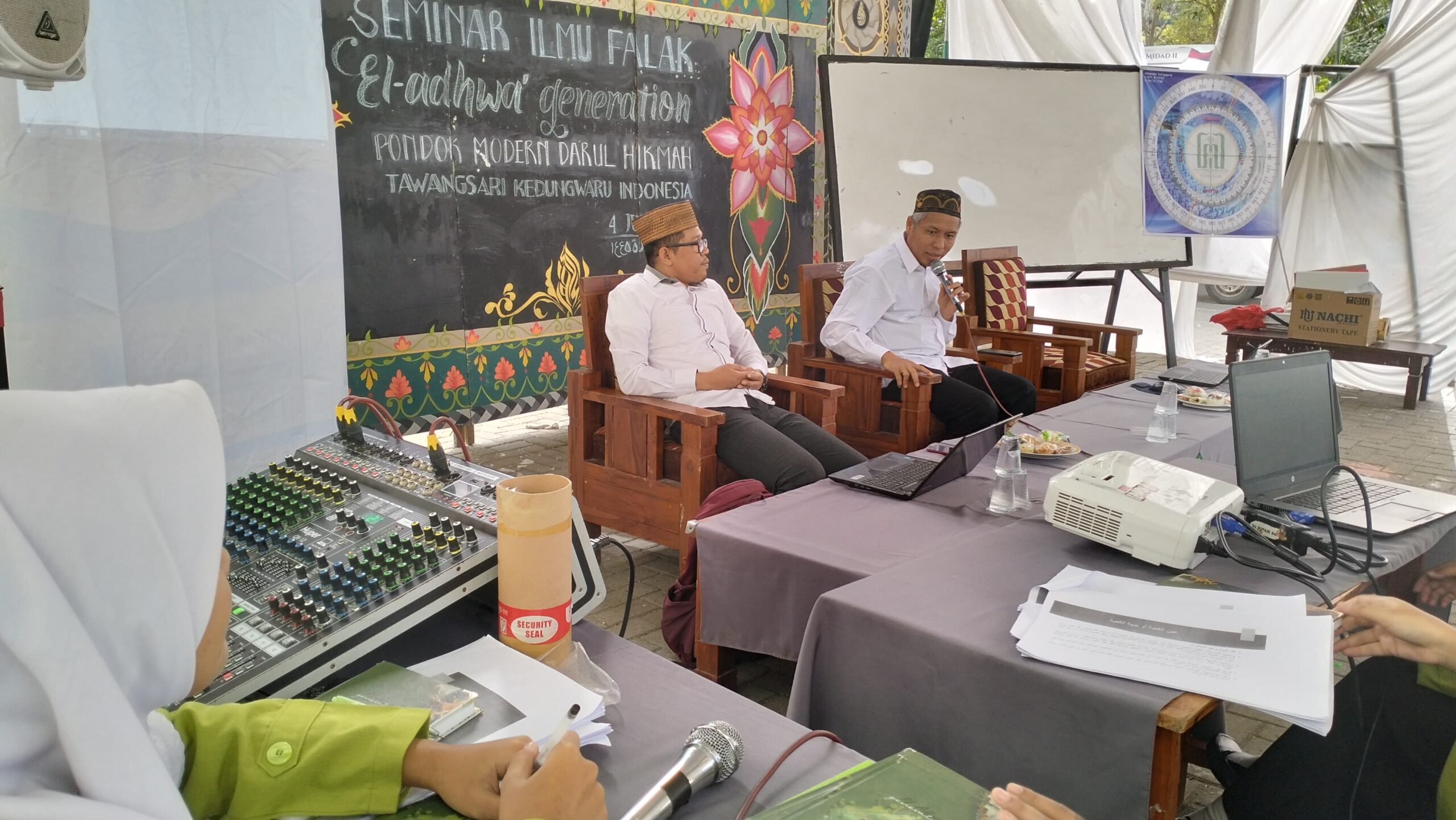 PENGABDIAN KEPADA MASYARAKAT: LABORATORIUM FALAK FASIH ADAKAN PELATIHAN PENGUKURAN ARAH KIBLAT DI PONPES MODERN DARUL HIKMAH